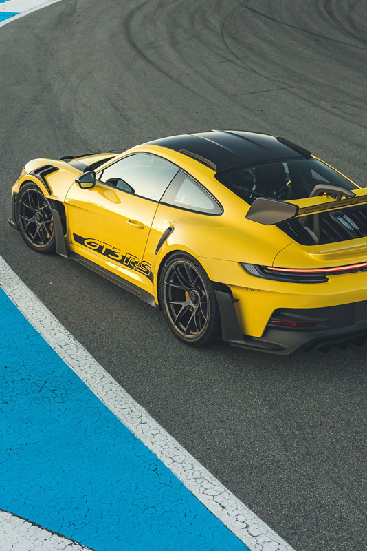 yellow porsche gt3 rs